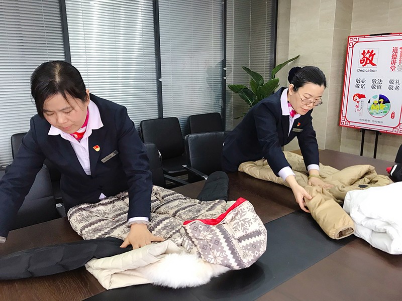 “衣”路有你 让爱传递——旧衣捐赠活动1.jpg